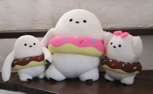 ニトリ デコホーム「Nクール ぬいぐるみクッション」今年も発売！　新たにウーパールーパーなどを展開