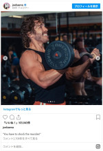 父アーノルド・シュワルツェネッガーのアドバイスを受けるジョセフ・バエナ　※「ジョセフ・バエナ」Instagram