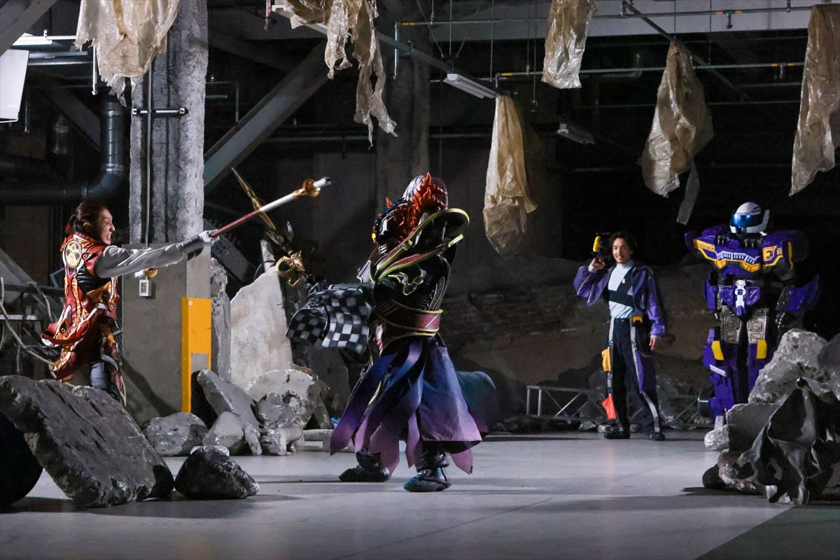 『ゴジュウジャー VS ブンブンジャー』から新規場面カット解禁　入場者プレゼントは「キャラクタークリアスタンド」に決定