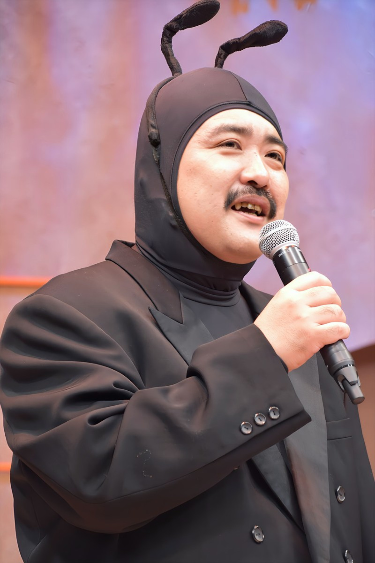 Snow Man深澤辰哉、“アリ”の姿でシチュエーションコントに挑戦！ 「天才です」有田哲平が絶賛