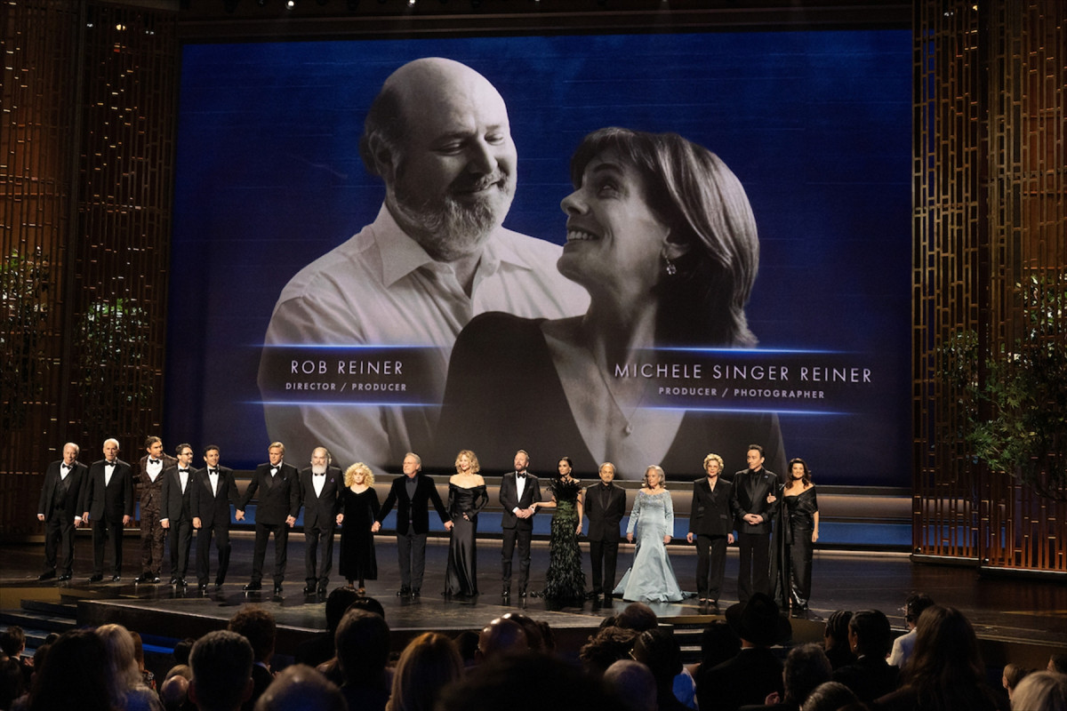 メグ・ライアン64歳、珍しくレッドカーペットに登場　グリーンのドレスで美しい装い