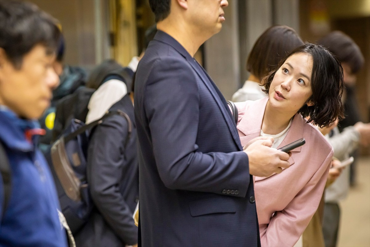 黒木華×野呂佳代共演！政界を追われた秘書とスナックママが都知事選に挑む『銀河の一票』今夜スタート