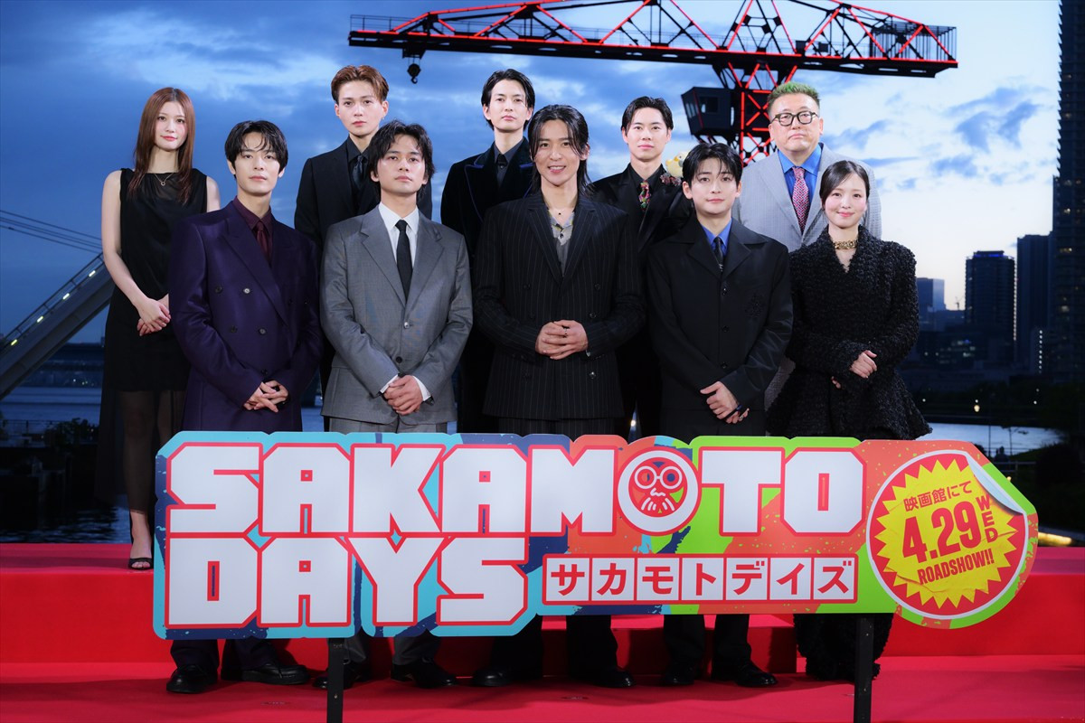 Snow Man目黒蓮、一時帰国でレッドカーペットに登場　雨のち虹も出現