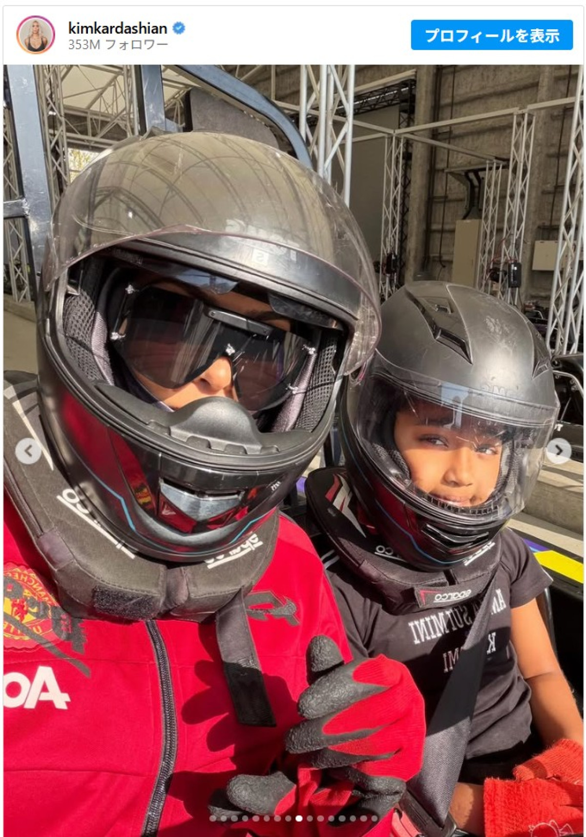 キム・カーダシアン、子どもたちと袴姿で日本刀を構える　来日ショット投稿