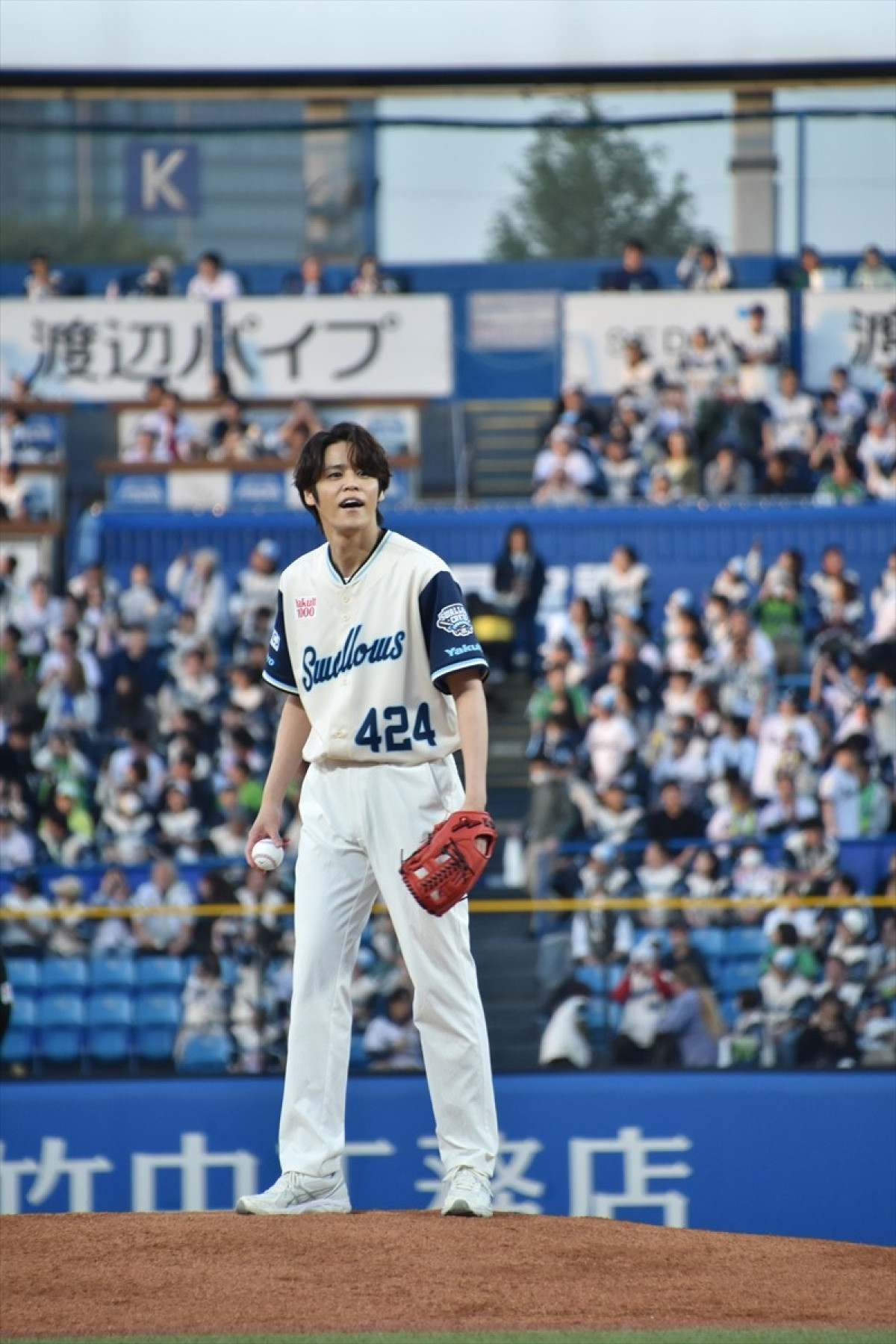 宮野真守、始球式で見事ノーバン　自己採点は「97点」！　マリオポーズで喜び