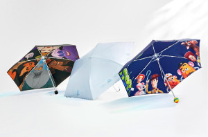 『トイ・ストーリー』の“晴雨兼用傘”が登場！ 「ディズニーストア」暑い季節にぴったりな新コレクション発売
