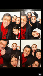 安藤サクラ、父親＆母親＆姉とプリクラ撮る様子　※「安藤サクラ」Instagram
