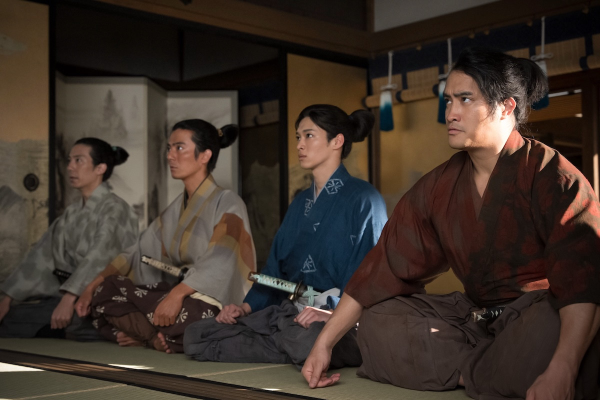 『豊臣兄弟！』“信長”小栗旬、浅井三姉妹と対面　意外な言動にネット驚き「叔父さんの顔」「謝った…!?」