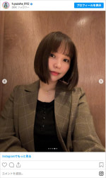 いつもと一味違う！　本郷柚巴の“知的なお姉さん”スタイル　※「本郷柚巴」Instagram