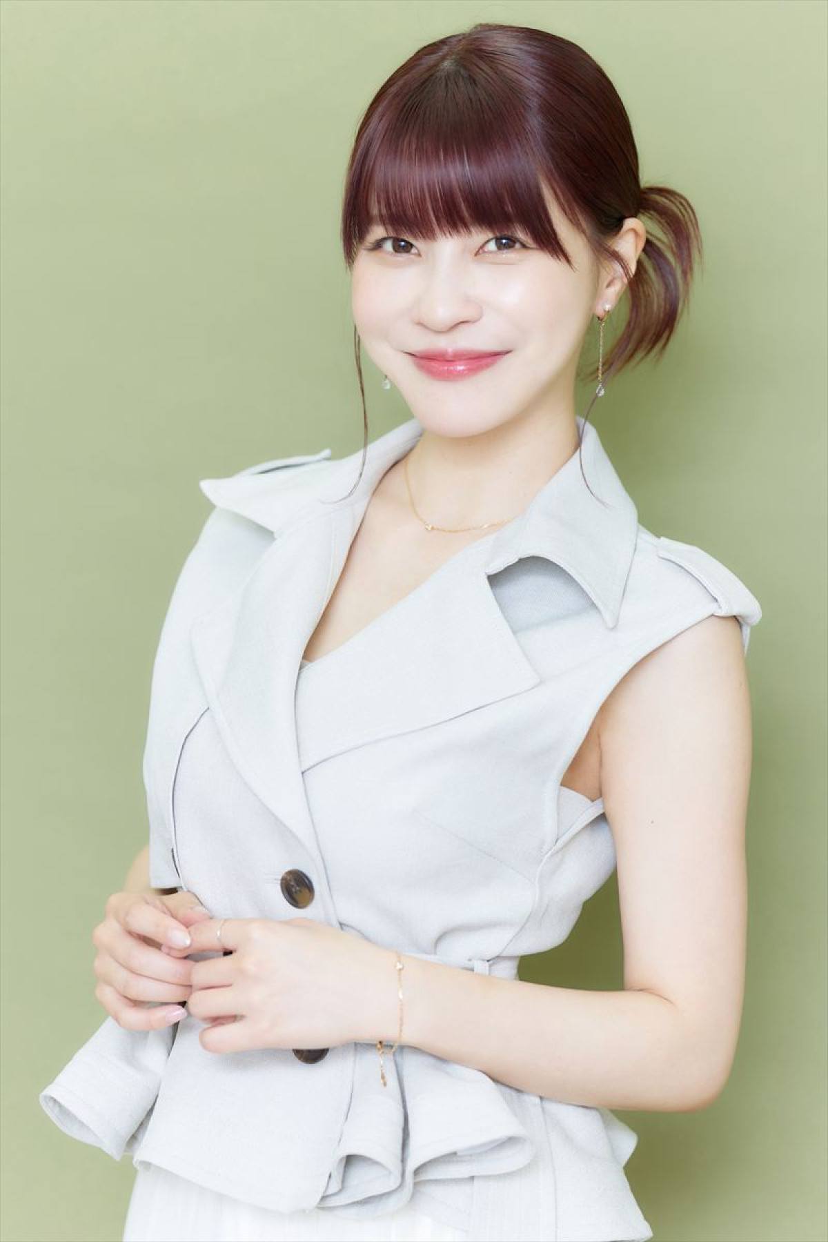 岸明日香、グラビアは「脱げばいいってものじゃない」　デビュー15周年で語る“難しさ”とは？