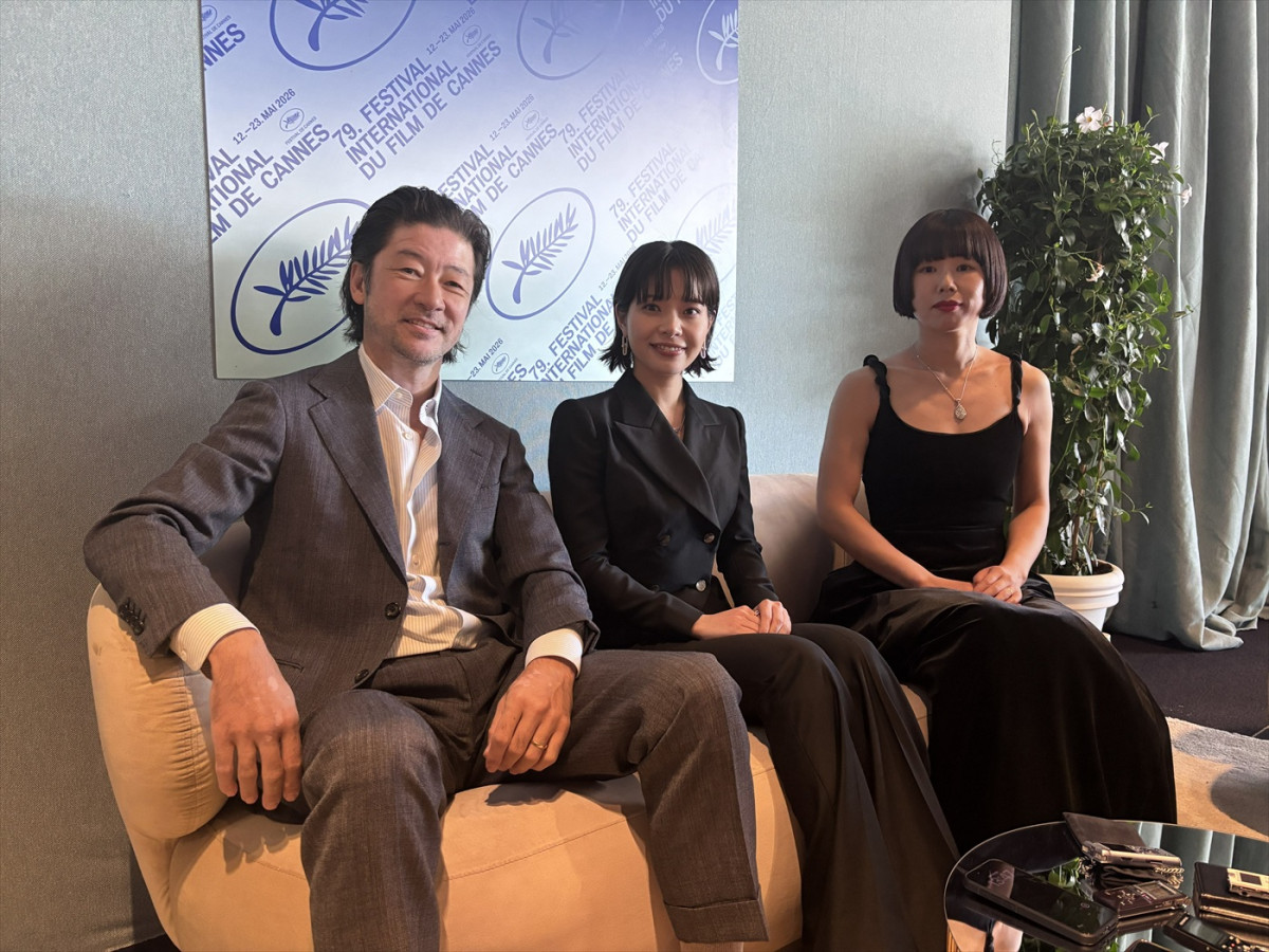 岸井ゆきのがカンヌ初参加！　映画『すべて真夜中の恋人たち』公式上映のスタオベに浅野忠信がガッツポーズ