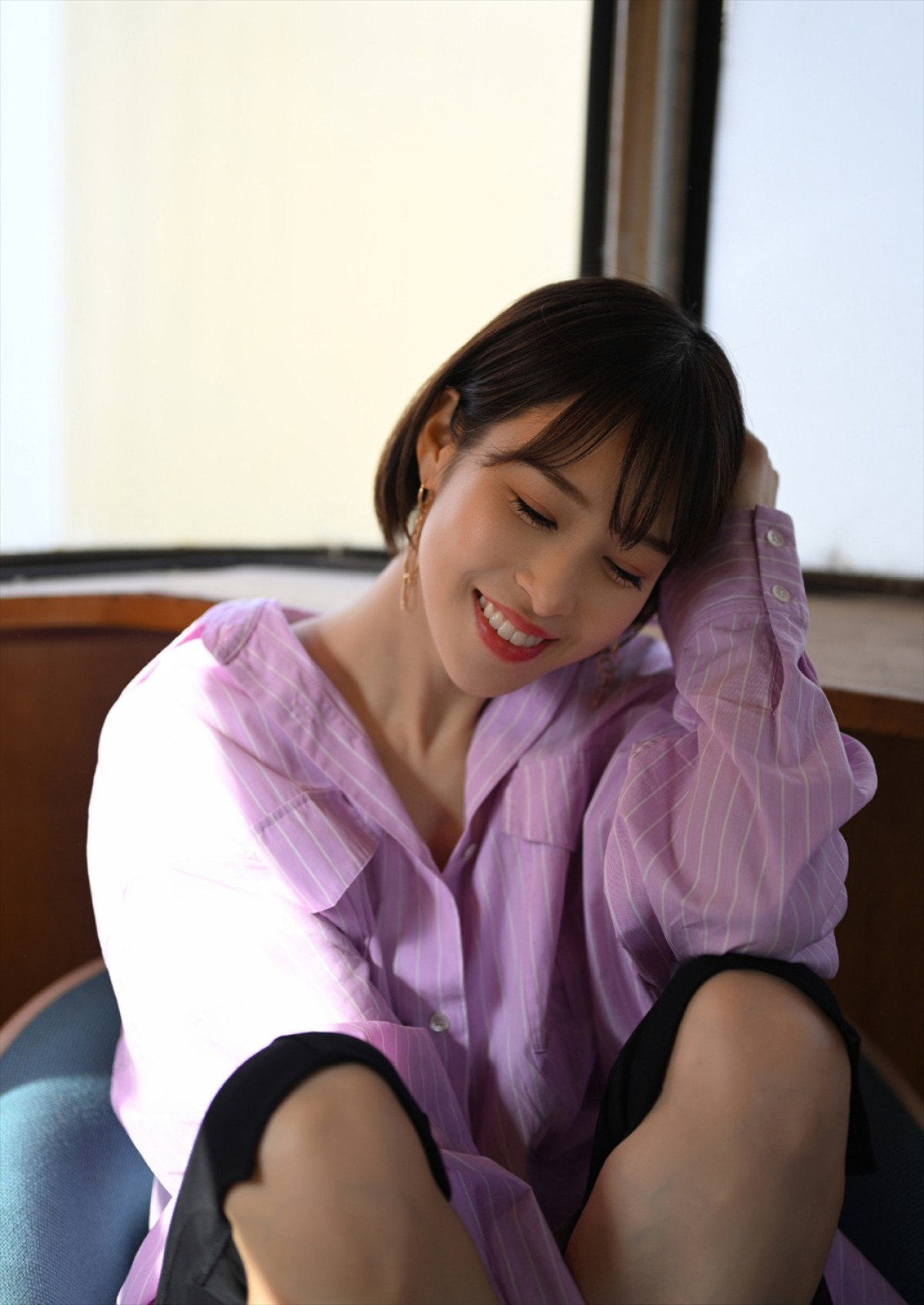 キャスター・中川絵美里がカメラマンに！　デジタル写真集第1弾に鷲見玲奈が登場