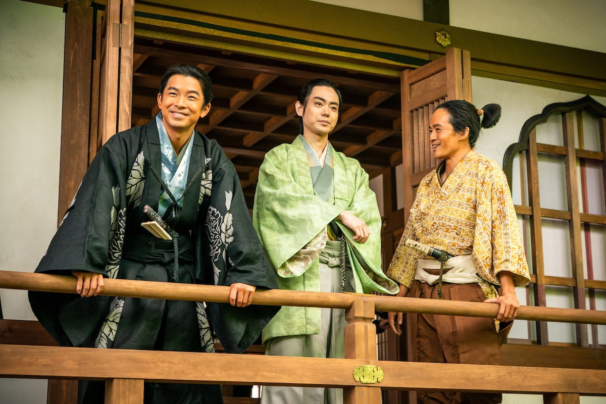 『豊臣兄弟！』“高虎”佳久創、“三成”松本怜生を「仏様抱っこ」ネット爆笑「新しいスタイル」「三成高虎コンビいい」