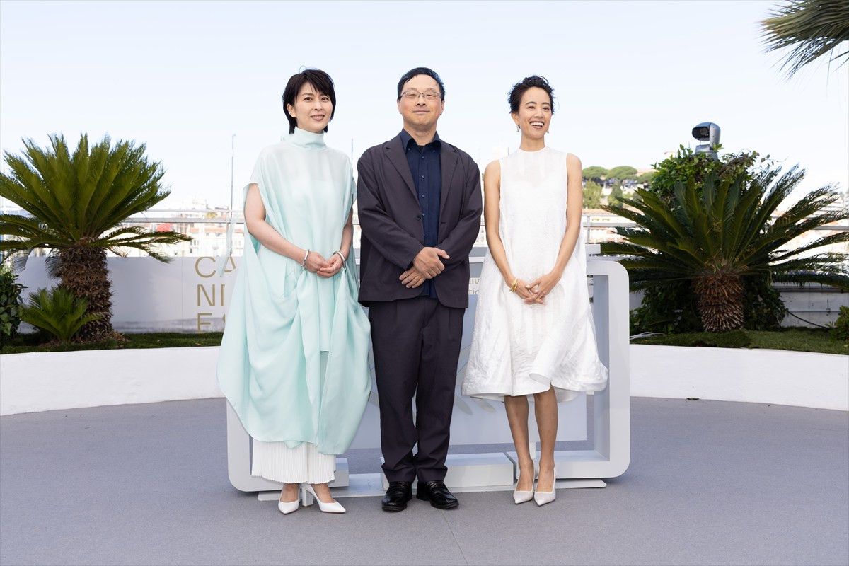 松たか子、爽やかなブルードレスでカンヌ国際映画祭フォトコールに登場