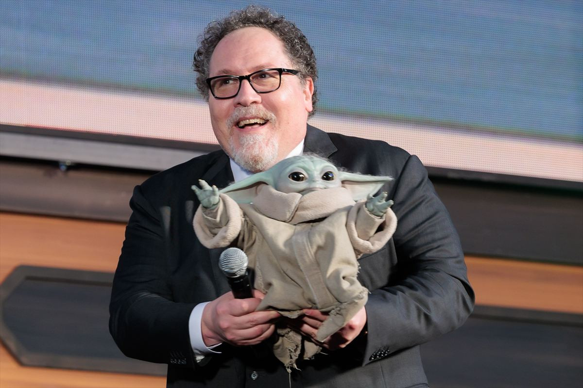 中島裕翔、結婚後初の公の場　 “大切な人を守る”和傘を『スター・ウォーズ』ペドロ・パスカルらにプレゼント