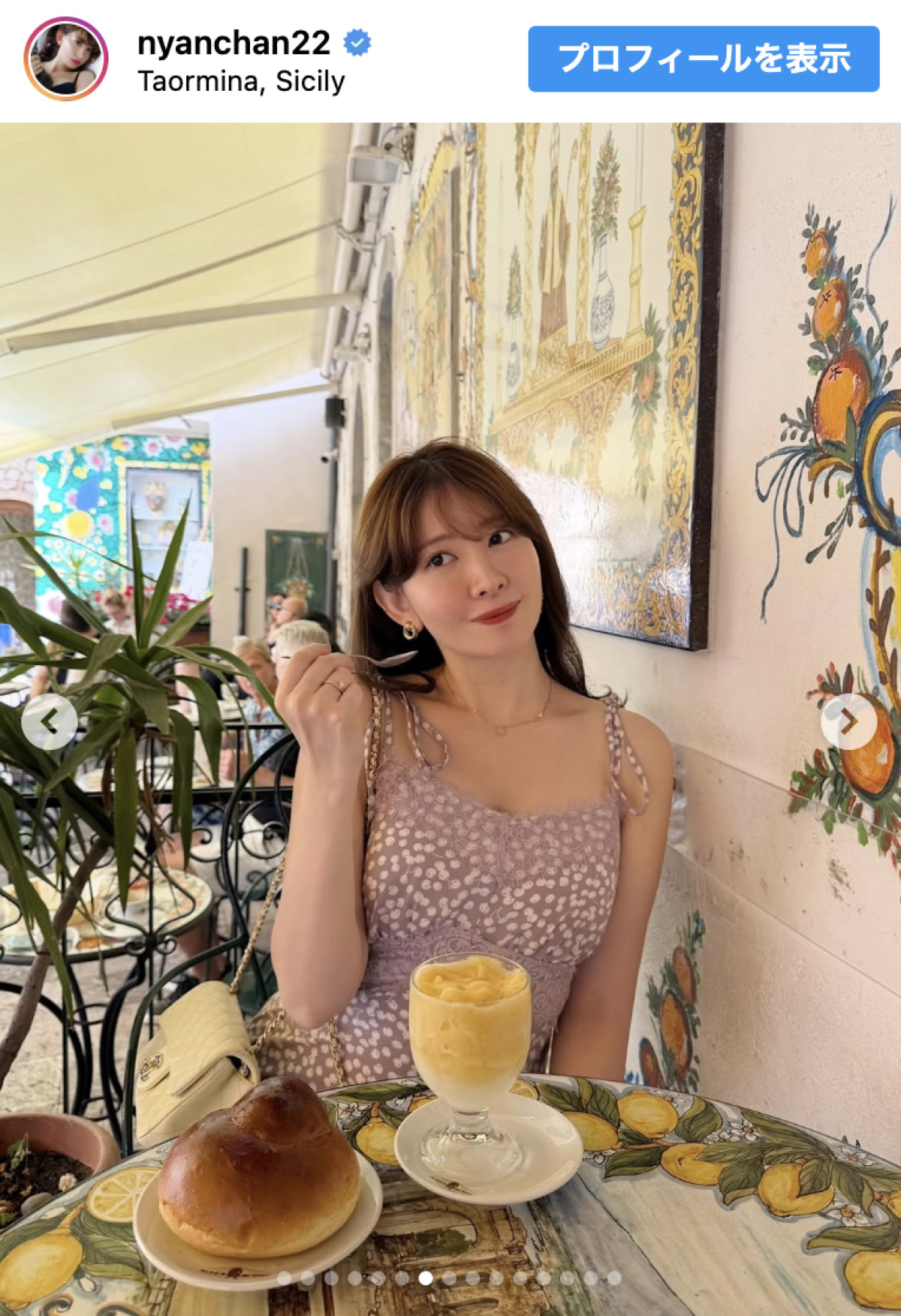 小嶋陽菜、シチリアの街角で圧巻オーラ　ドレス姿の近影に「10000万点です」「映画のワンシーンみたい」