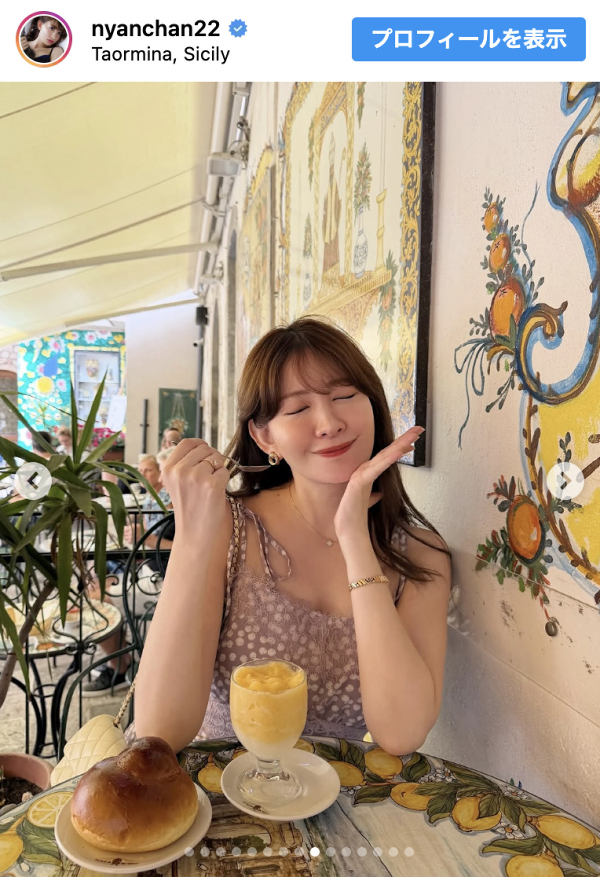 小嶋陽菜、シチリアの街角で圧巻オーラ　ドレス姿の近影に「10000万点です」「映画のワンシーンみたい」