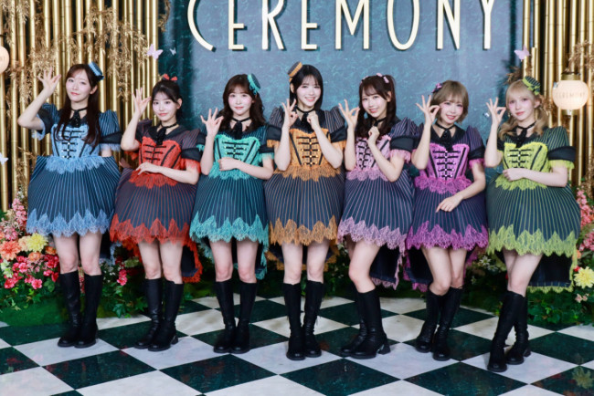 FRUITS ZIPPER、スタイル抜群ミニ丈衣装で登場！ ギャップ感じる甘辛デザイン＜Mrs. GREEN APPLE presents 『CEREMONY』＞