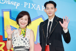 （左から）日下由美、竜星涼　映画『トイ・ストーリー５』レッドカーペットの様子