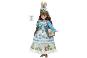 「リカちゃん」×ピーターラビットが初コラボ！　上品なワンピース＆うさ耳カチューシャスタイルで登場