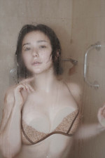 村重杏奈の最新写真集『あんな』より