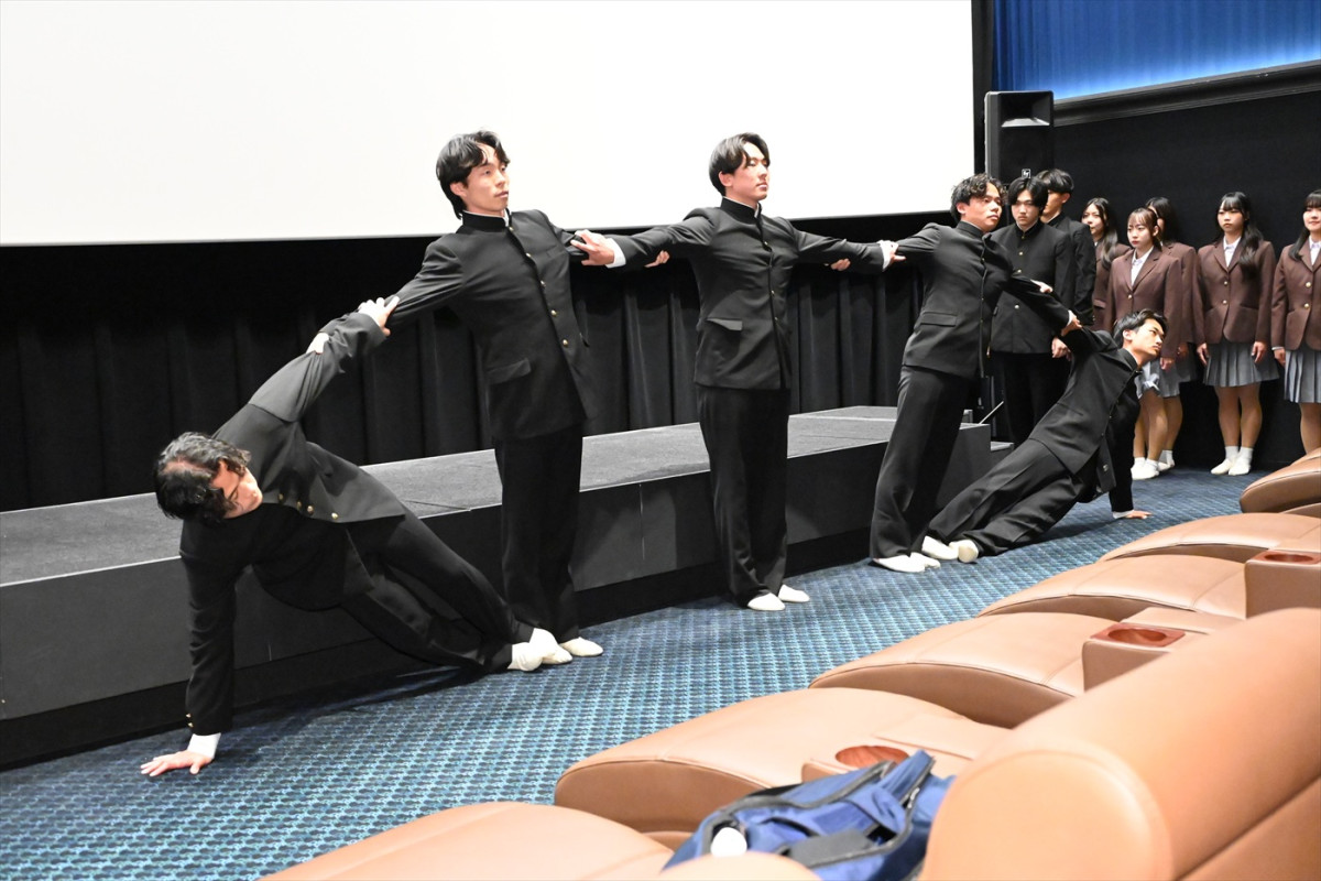 山田杏奈、青木柚、ピエール瀧が集団行動で違和感を覚えた瞬間明かす！　映画『NEW GROUP』舞台あいさつ