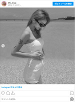『今日、好きになりました。』出演のギャルモデル・高畑麻優、妊娠中の腹部を慈しむショット　※「高畑麻優」Instagram