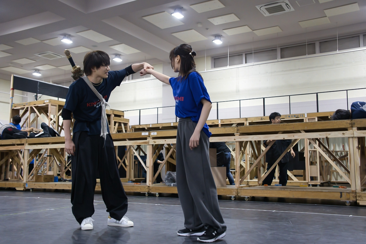 三浦宏規＆高野洸、舞台『キングダム』続編に意気込み　“王騎”山口祐一郎のさすがの包容力をカンパニー絶賛！