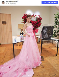 衰えない美ぼうの小阪由佳、ドレス姿が美しい！　※「小阪由佳」Instagram