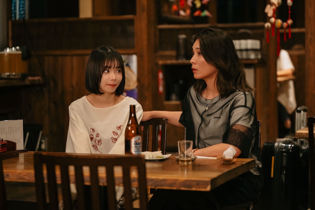 『大空港～GATE24～』初回 趣里、謎のクセ強税関職員役に反響「右京さんのDNA」「変人役ハマる」