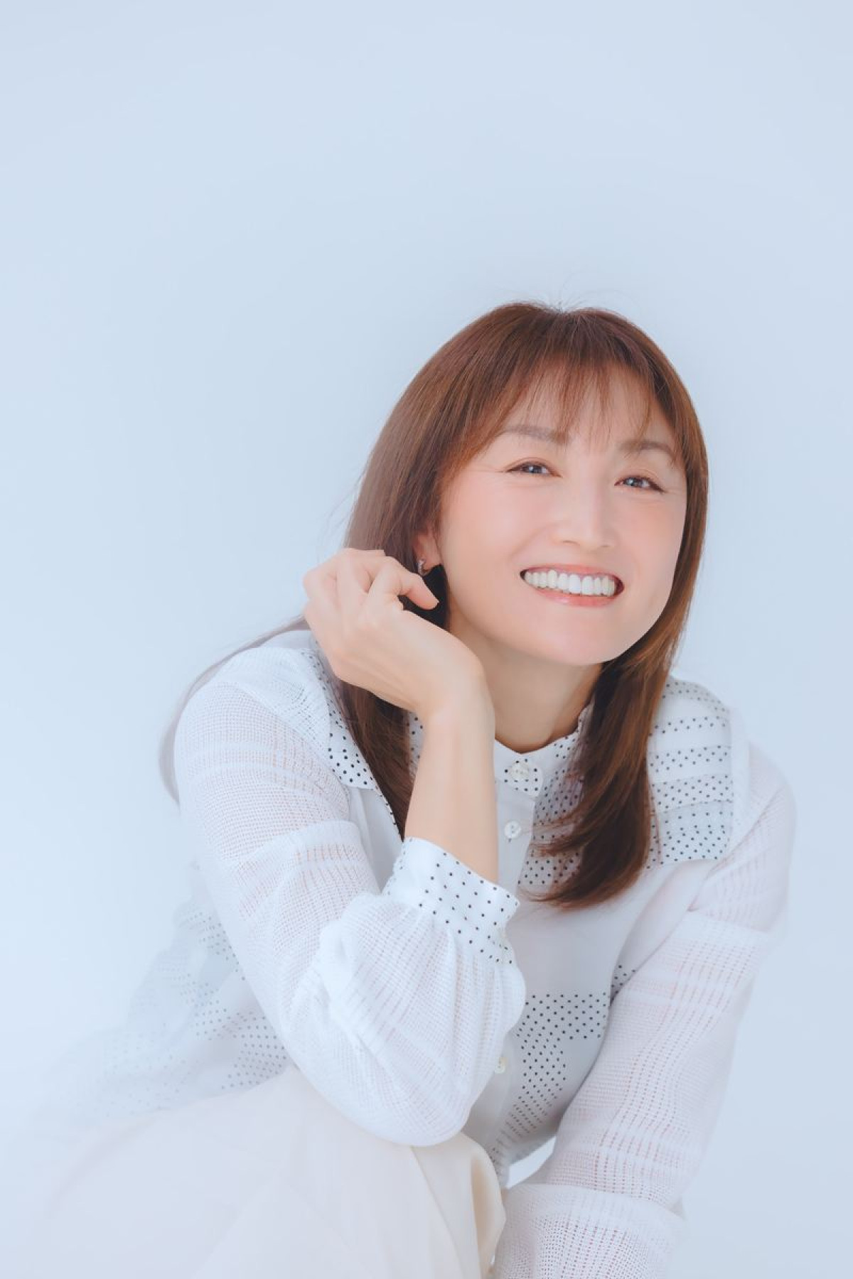 井上晴美51歳、“可愛いアイドル”に憧れも“グラビア路線”に――芸能生活35年を赤裸々に語る　27年ぶりに写真集発売