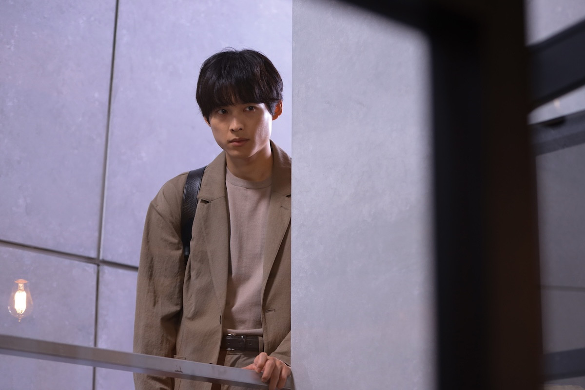 『告白－25年目の秘密－』第4話 “爽太”松村北斗、“麻里子”岡崎紗絵の父の秘密に迫る