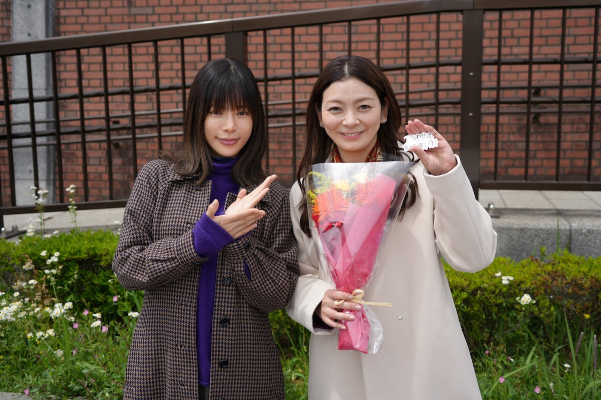 桜井ユキ主演『しあわせは食べて寝て待て〜早春の養生編〜』心和む撮影現場のオフショットが公開