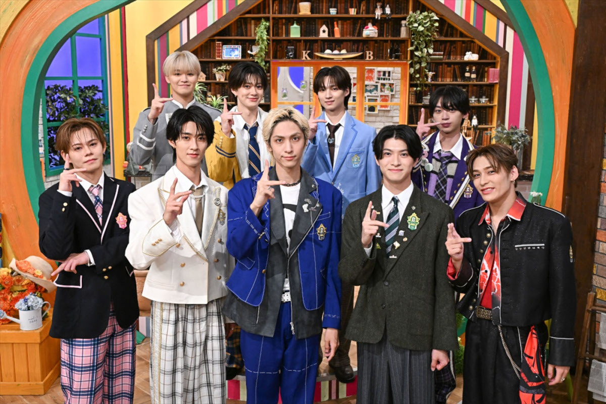 8月26日放送の『よるのブランチ』より（前列左から）カイ（超特急）、曽野舜太（M！LK）、古川毅（SUPER★DRAGON）、高田彪我（Sakurashimeji）、TETTA（ONE N’ ONLY）、（後列左から）大倉空人（原因は自分にある。）、FUMINORI（BUDDiiS）、志賀李玖（ICEx）、近藤駿太（Lienel）