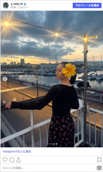 趣味のフラダンスを満喫する横溝菜帆　※「横溝菜帆」Instagram