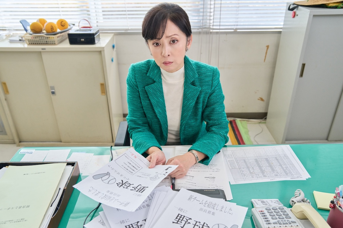 相葉雅紀主演『４アウト』黒島結菜＆松本利夫らが写る新場面カット公開　キャスト登壇イベントも決定