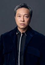 連続テレビ小説『巡るスワン』に出演する音尾琢真