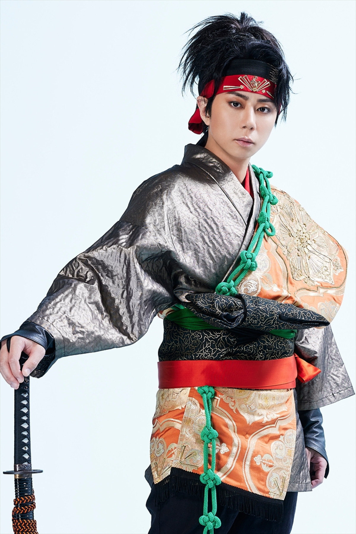 “源義経”尾上松也と“織田信長”北山宏光が鋭い視線で対峙！　舞台『桶狭間の義経』第二弾ビジュアル＆ソロ扮装ビジュアル解禁