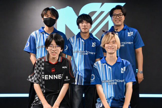LawsonTicketXone APEX部門ファンミーティング開催（後列左から）5CG、Right、Kontyan（前左から）izzxxv、wqtagashi