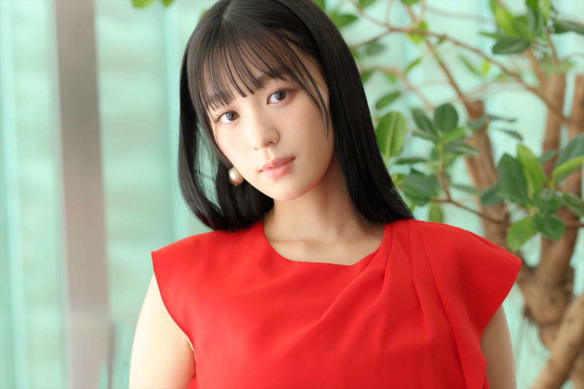 “グラビア界のニュースター”高野真央22歳、抜群プロポーションに大反響！　目標だった1st写真では「出し惜しみなし」