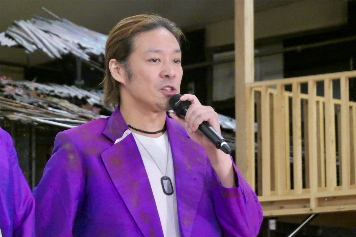 「昔からいるみたいに違和感がない」「面白すぎ」稽古場の桐山照史を駒田一＆東山義久が絶賛！／『ミス・サイゴン』稽古場レポート