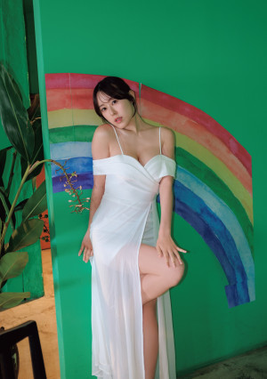 音羽美奈のファースト写真集『かなでる。』より