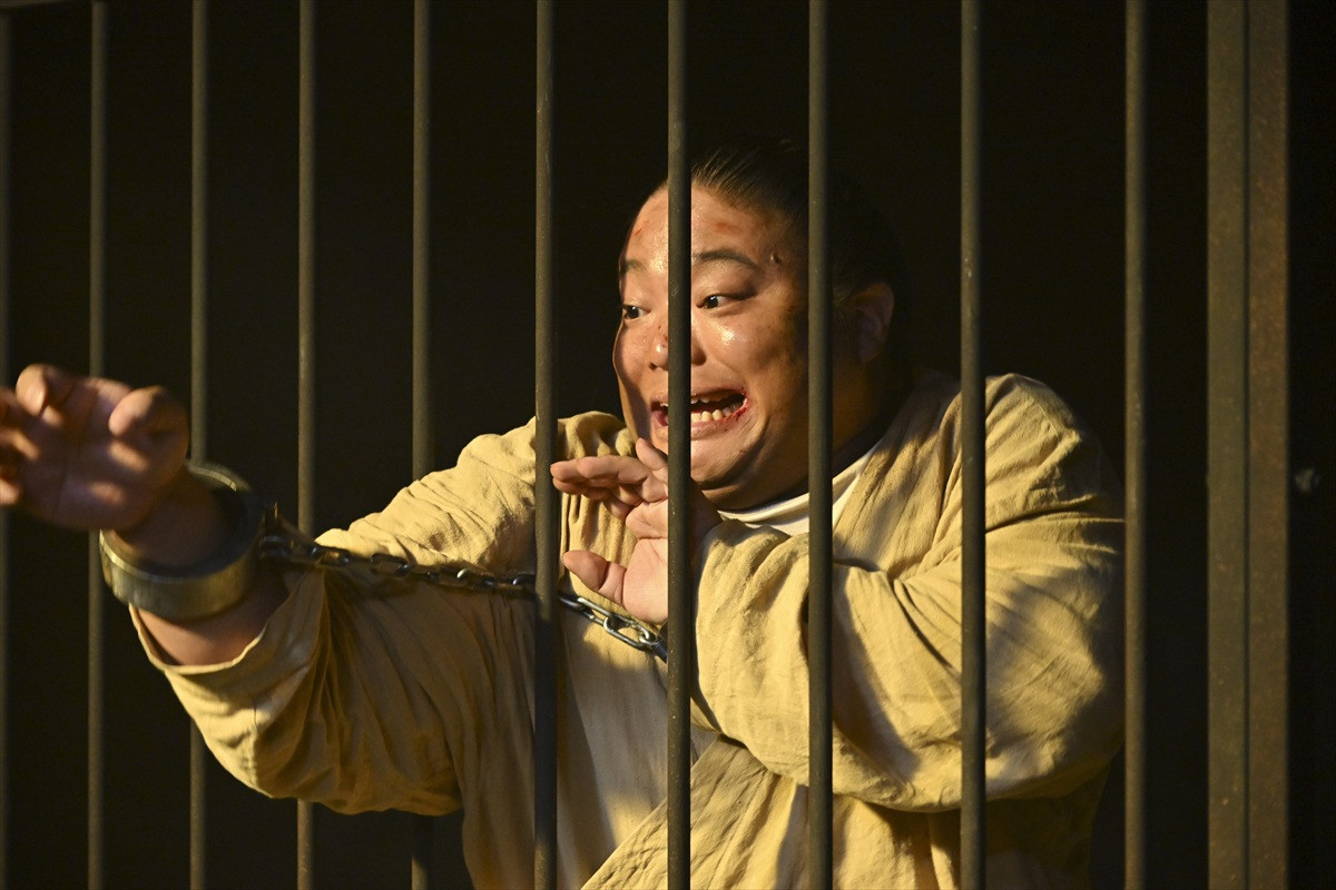 『VIVANT』“野崎”阿部寛＆ドラム再会にネット感動→野崎餓死!?のピンチに悲痛の声も「心配で寝れない」「大丈夫だよね？」