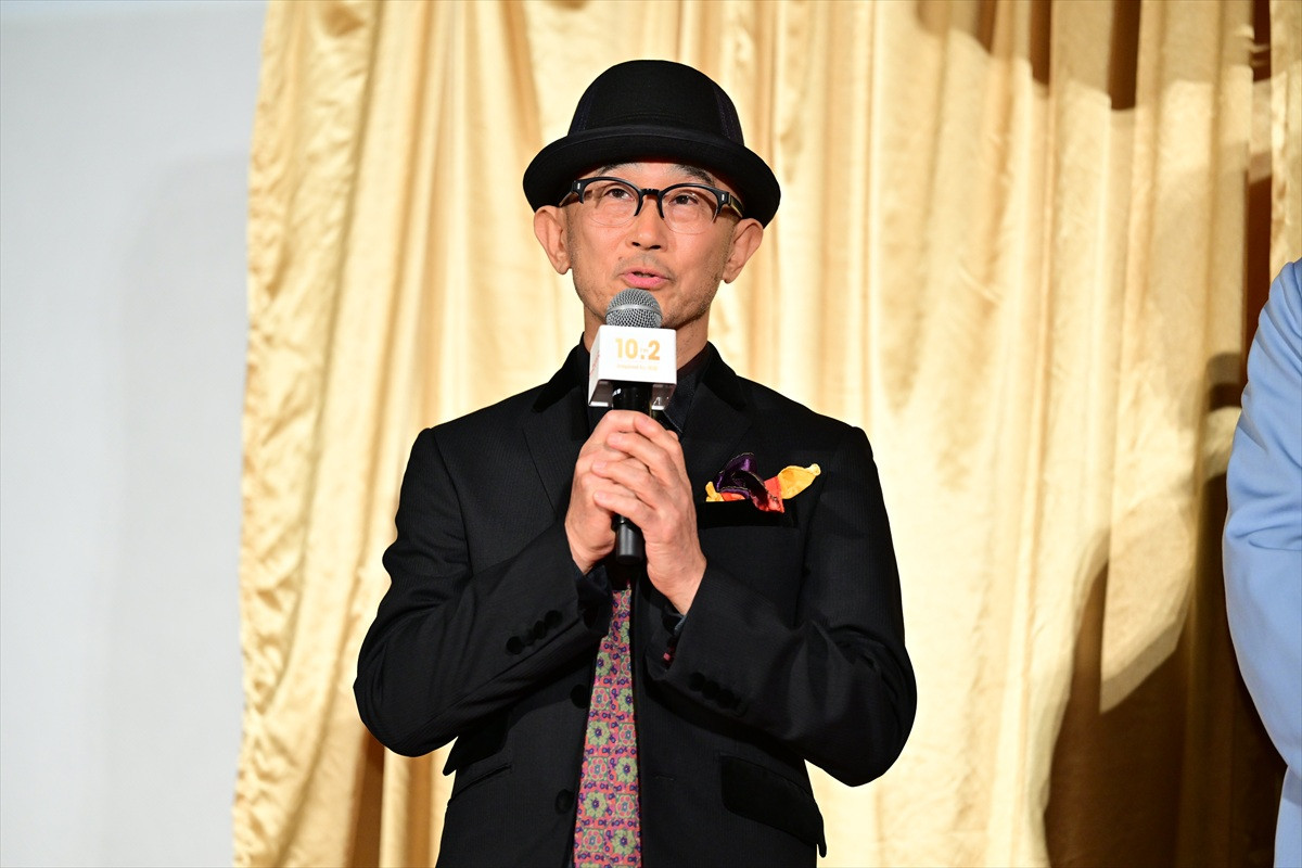 綾瀬はるか、真っ赤なボディコン姿で登場！　バブリーな衣装に「着るとエネルギーをもらえる」