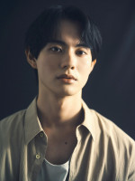 ドラマ『青の花 器の森』に出演する前田拳太郎