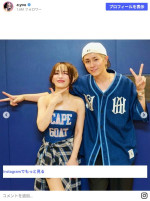 肩出しルックを披露した浜崎あゆみ　※「浜崎あゆみ」Instagram