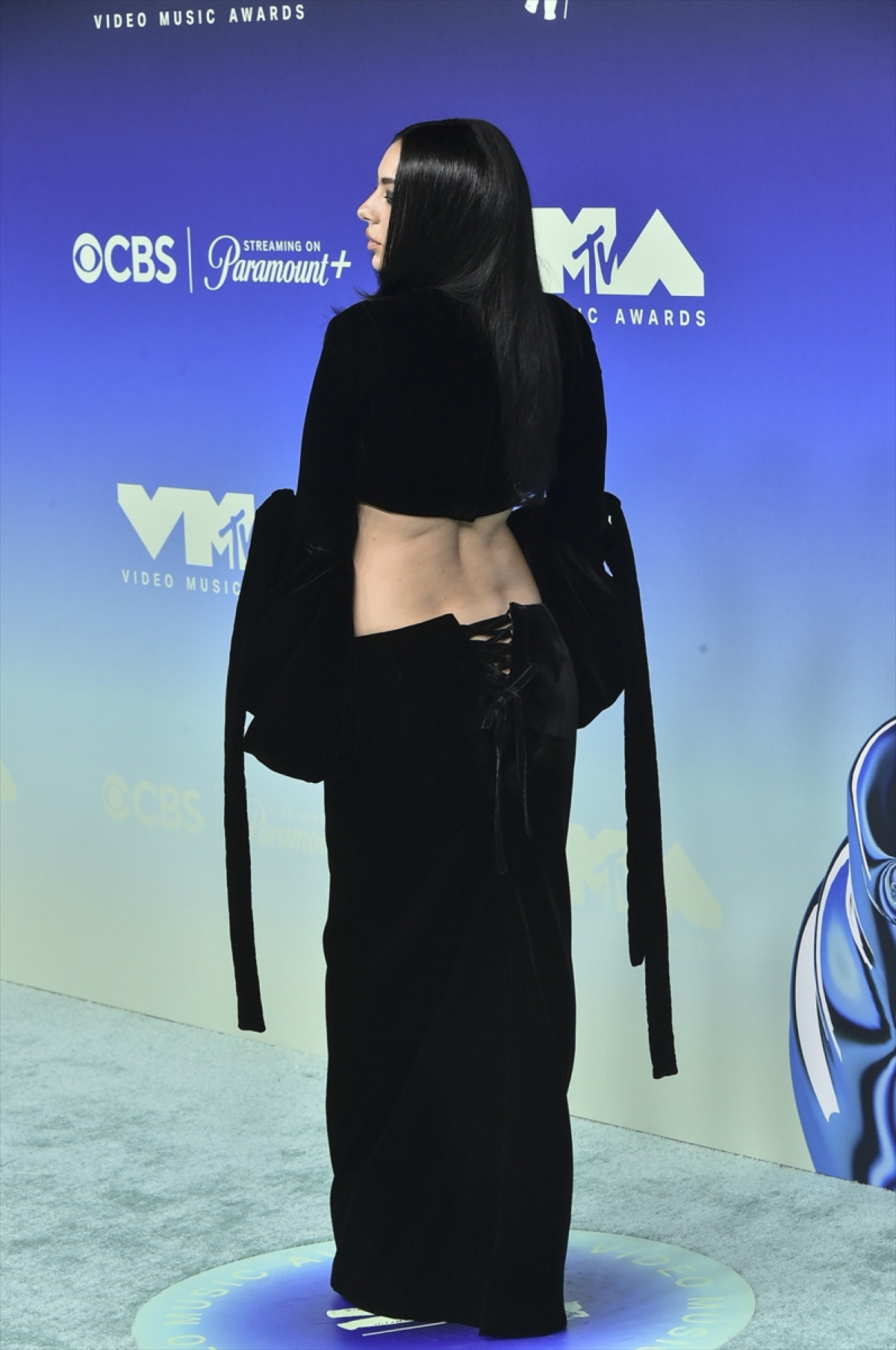 テイラー・スウィフト＆リサらが豪華ドレスで登場＜MTV VMAs2026＞レッドカーペットを振り返り！