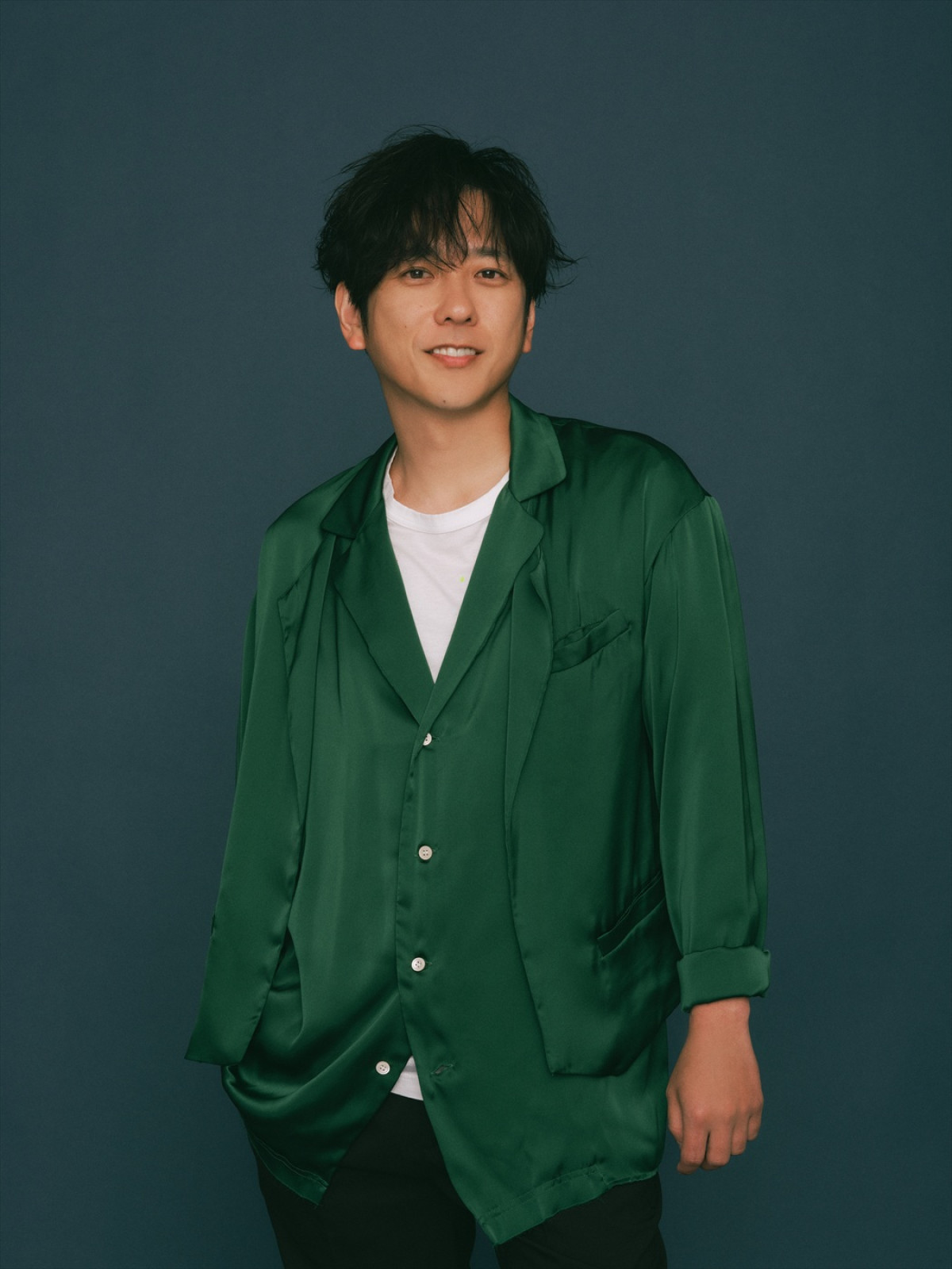 松岡昌宏×二宮和也がCM初共演！　丸亀製麺「肉辛まぜうどん」の衝撃の味わいに「松岡してる！」と二宮節