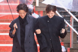「第39回東京国際映画祭」オープニングレッドカーペットに登場した（左から）三島有紀子監督、松岡茉優