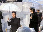 「第39回東京国際映画祭」オープニングレッドカーペットに登場した（左から）岡田准一、松坂桃李
